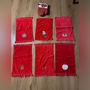 Bundle of 6 x Cotton Christmas Hand Towels & Set of Oven Mitts